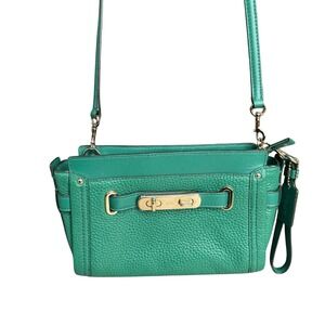 COACH Swagger Kelly Green Pebbled Leather Crossbody Wristlet 53032